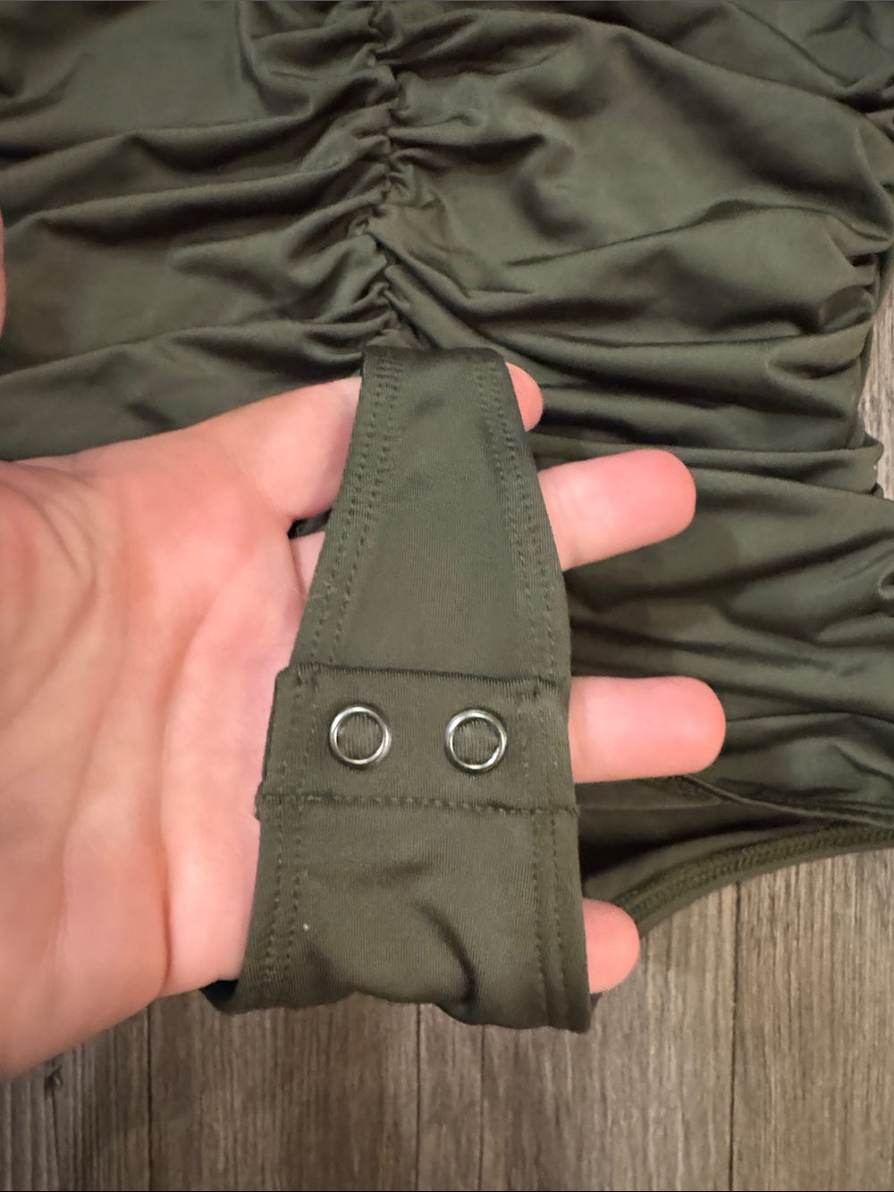🆕 Express Olive Green Ruched Off-Shoulder Thong Bodysuit. XS. NWT!🔥 - Picture 4 of 4